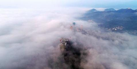 神仙居里云霧繞，人間仙境在臺州